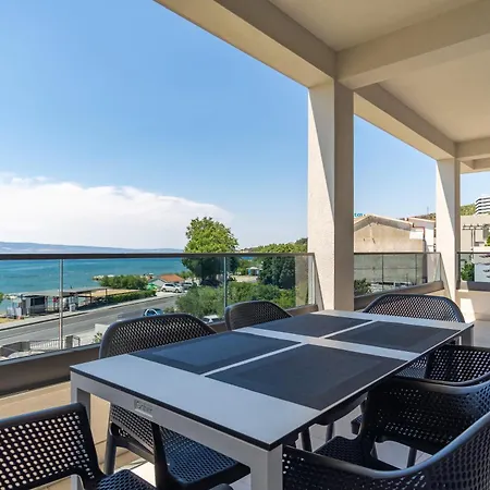 Felis Seaview By The - *